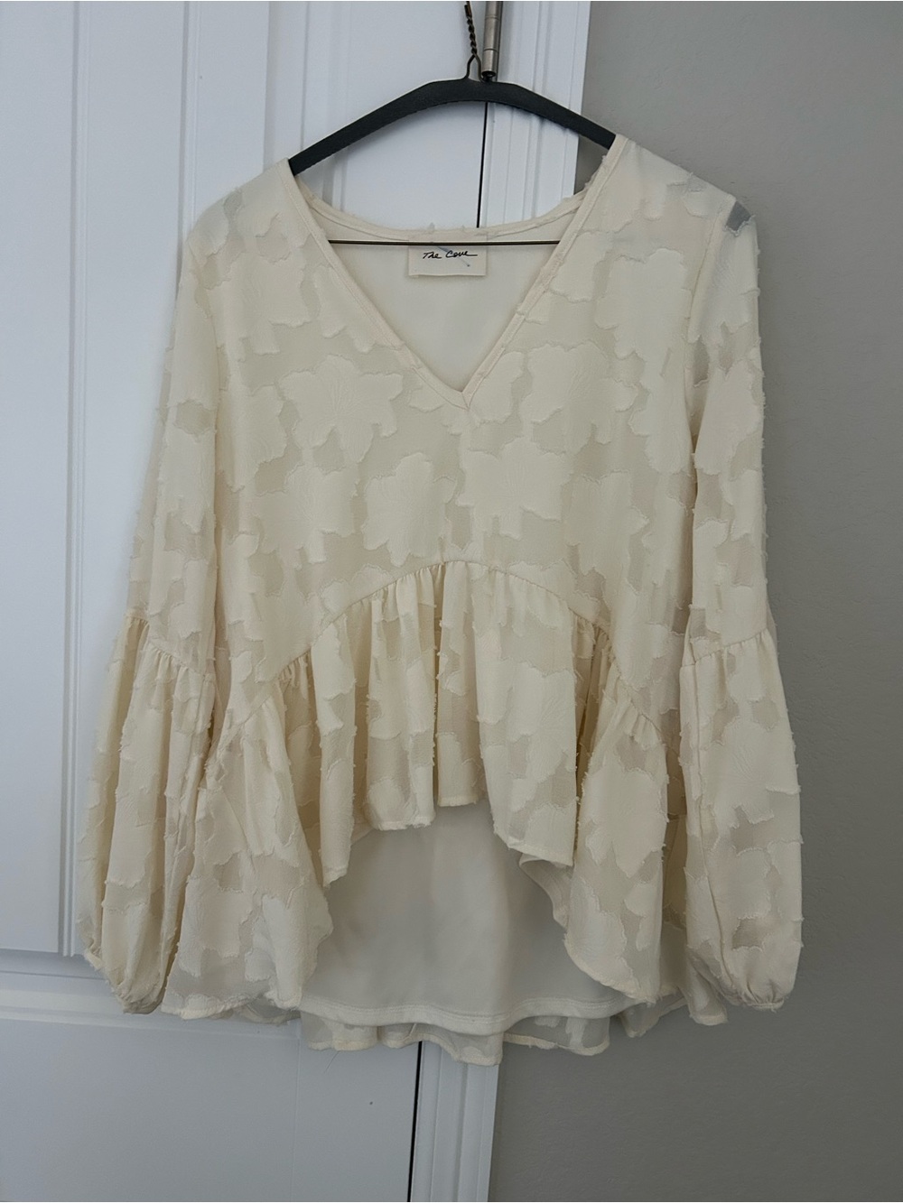 The Center Cream Floral Textured V-Neck Tiered Blouse
